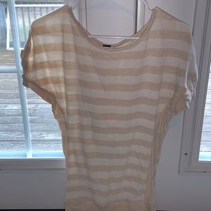 Medium U-Neck Short Sleeve Top